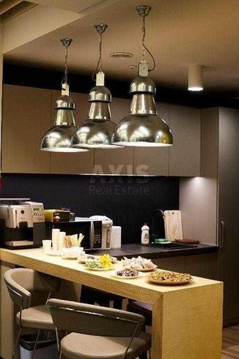 Office vul. Zhyljans'ka 30А, 340m29