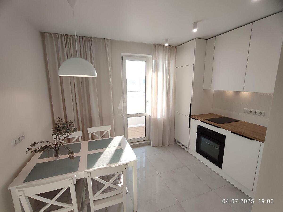 1k apartment nab. Dniprovs'ka 18