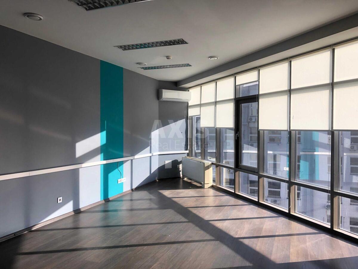 Office vul. Velyka Vasyl'kivs'ka 72, 170m2