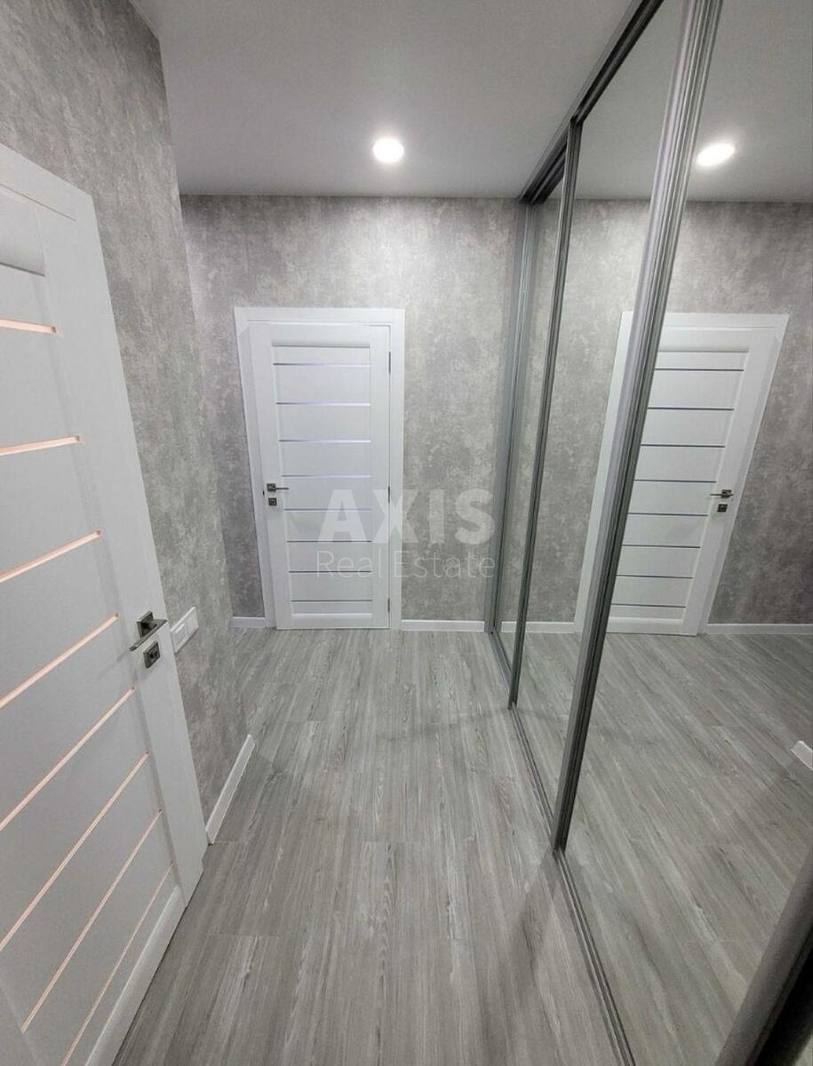 2k apartment vul. Myhajla Maksymovycha 246