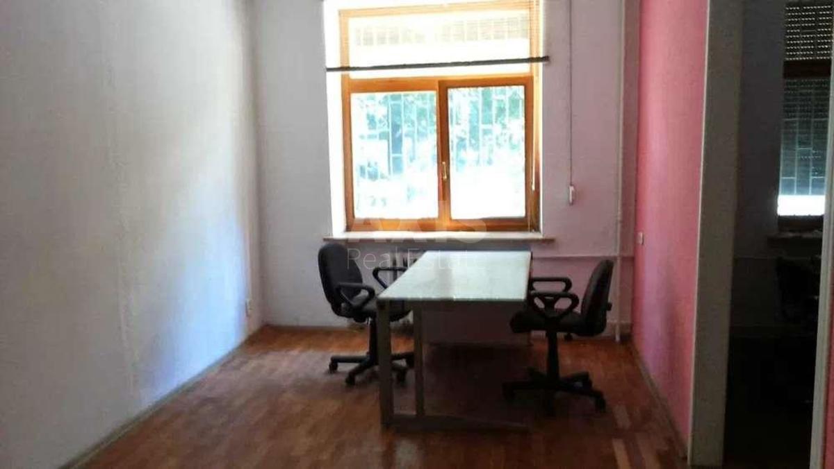 Office vul. Hreshhatyk 7/11, 38m2