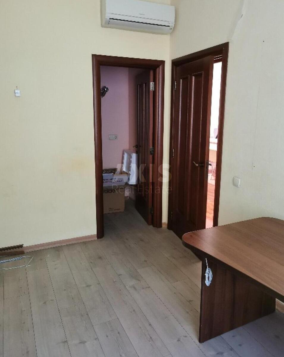 Office vul. Velyka Vasyl'kivs'ka 72, 194m2608144