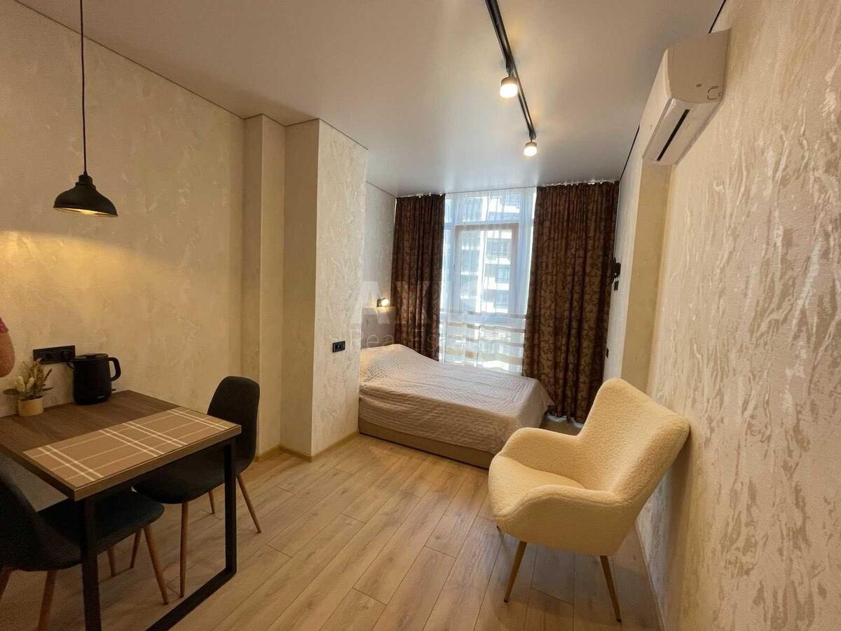 1k apartment vul. Glybochyc'ka 13571384