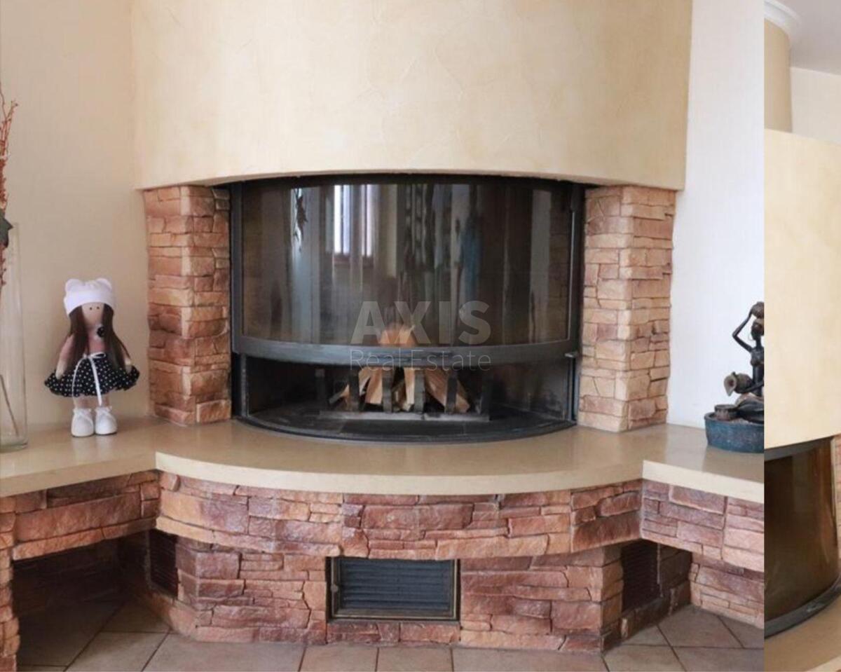 5к квартира ул. Ахматовой Анны 13608441