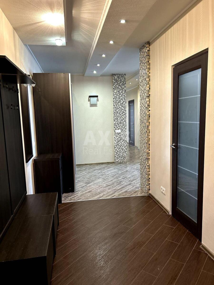 4k apartment vul. Sribnokil's'ka 226141319