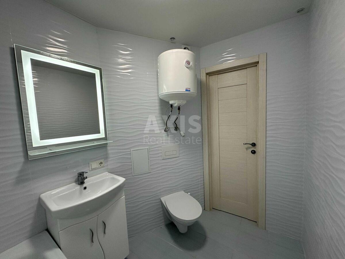 2k apartment vul. Chervonopil's'ka 2Г8