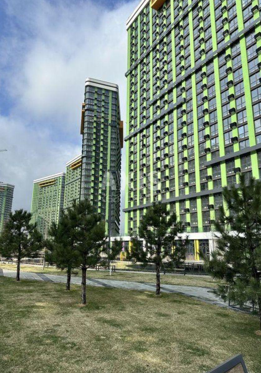 3k apartment vul. Sribnokil's'ka 14А