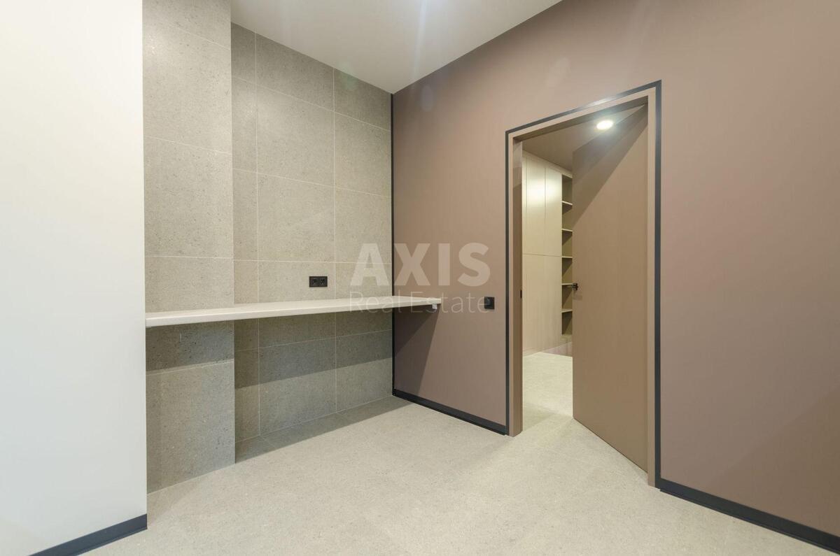 Office vul. Antonovycha 109, 172m25