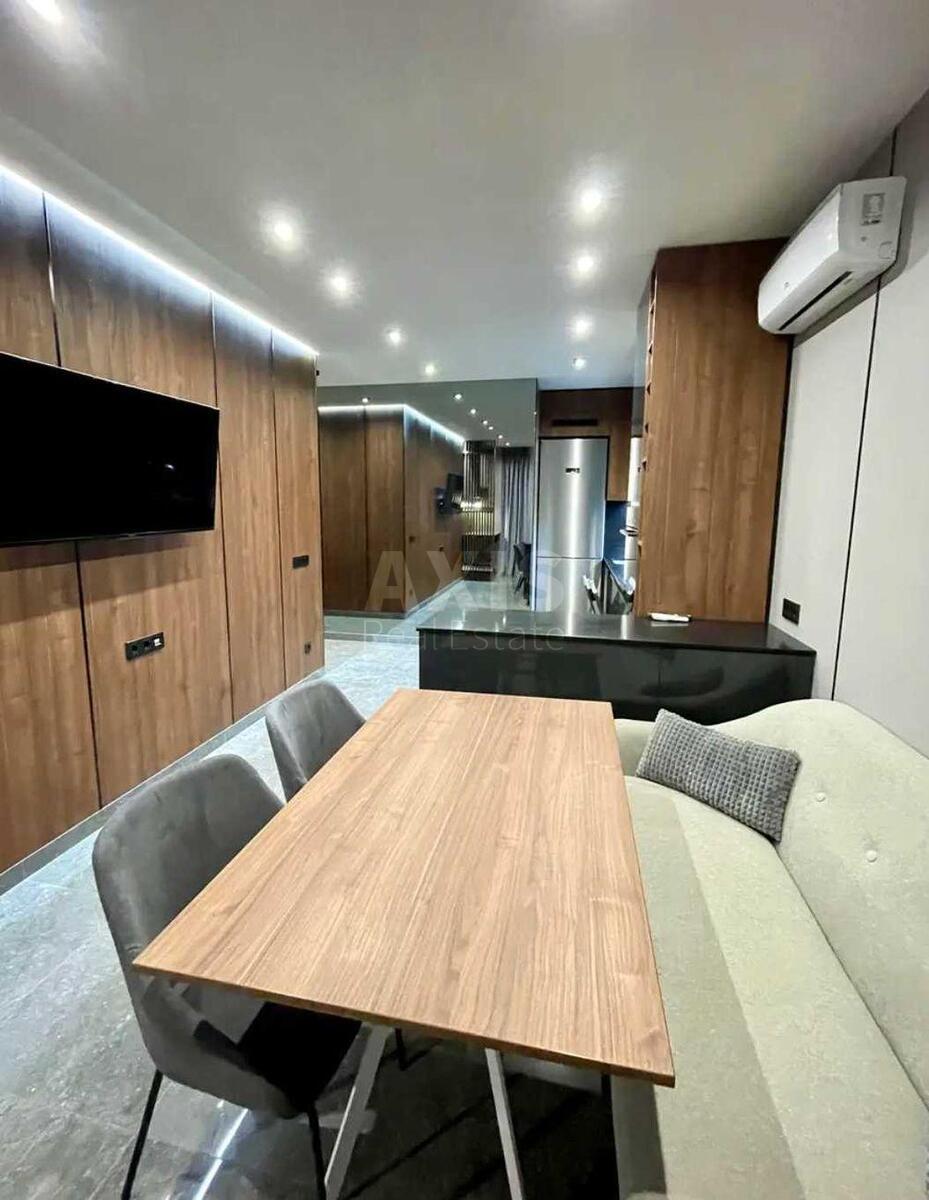 3k apartment nab. Dniprovs'ka 18629160