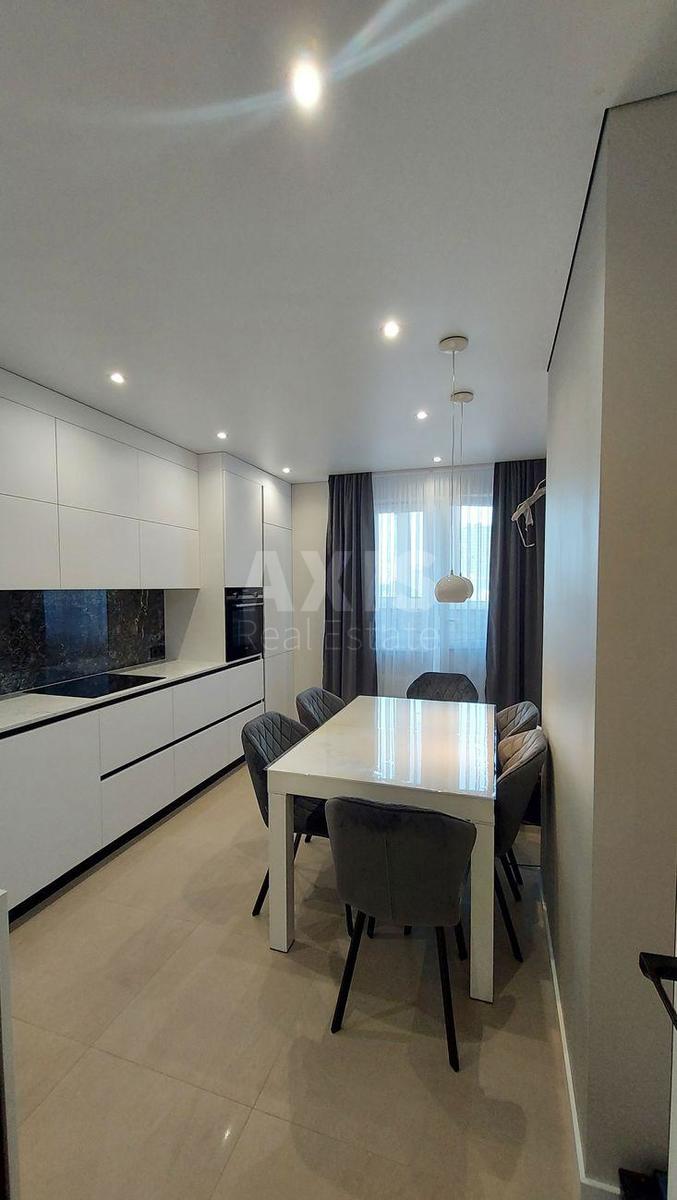 3k apartment vul. Myhajla Maksymovycha 3Г