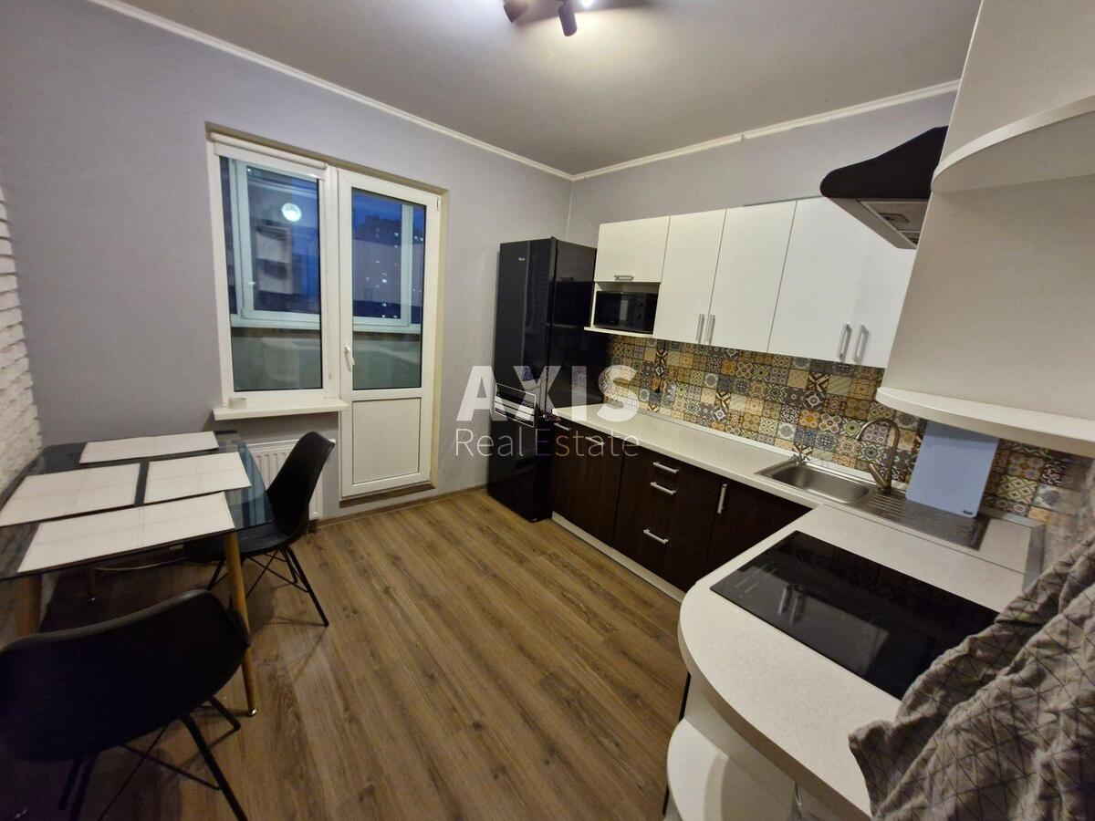 1k apartment vul. Rusovoi' Sofii' 30