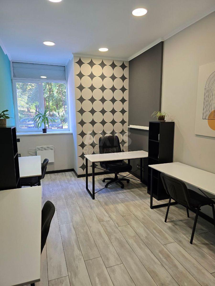 Office vul. Volodymyrs'ka 11, 29m2