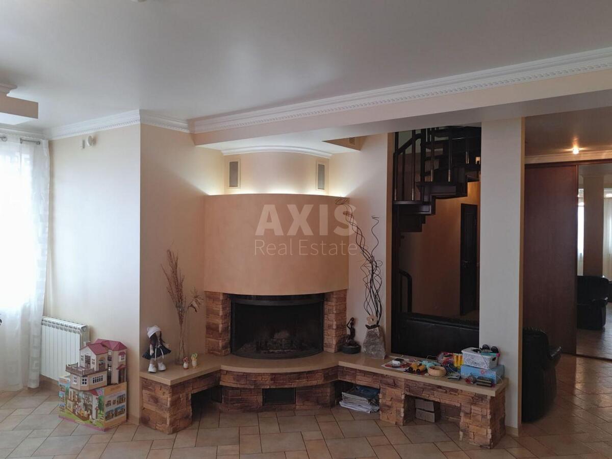 5к квартира ул. Ахматовой Анны 13608443