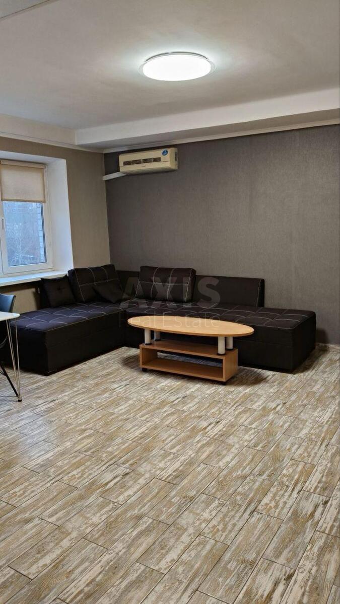 2k apartment pr-t Berestejskij 12619943