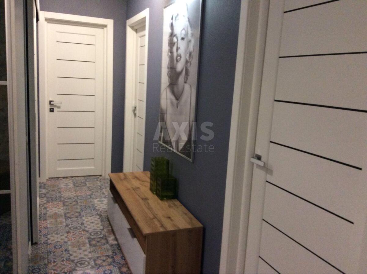 3k apartment vul. Lypkivs'kogo Vasylja Mytropolyta 16Г5