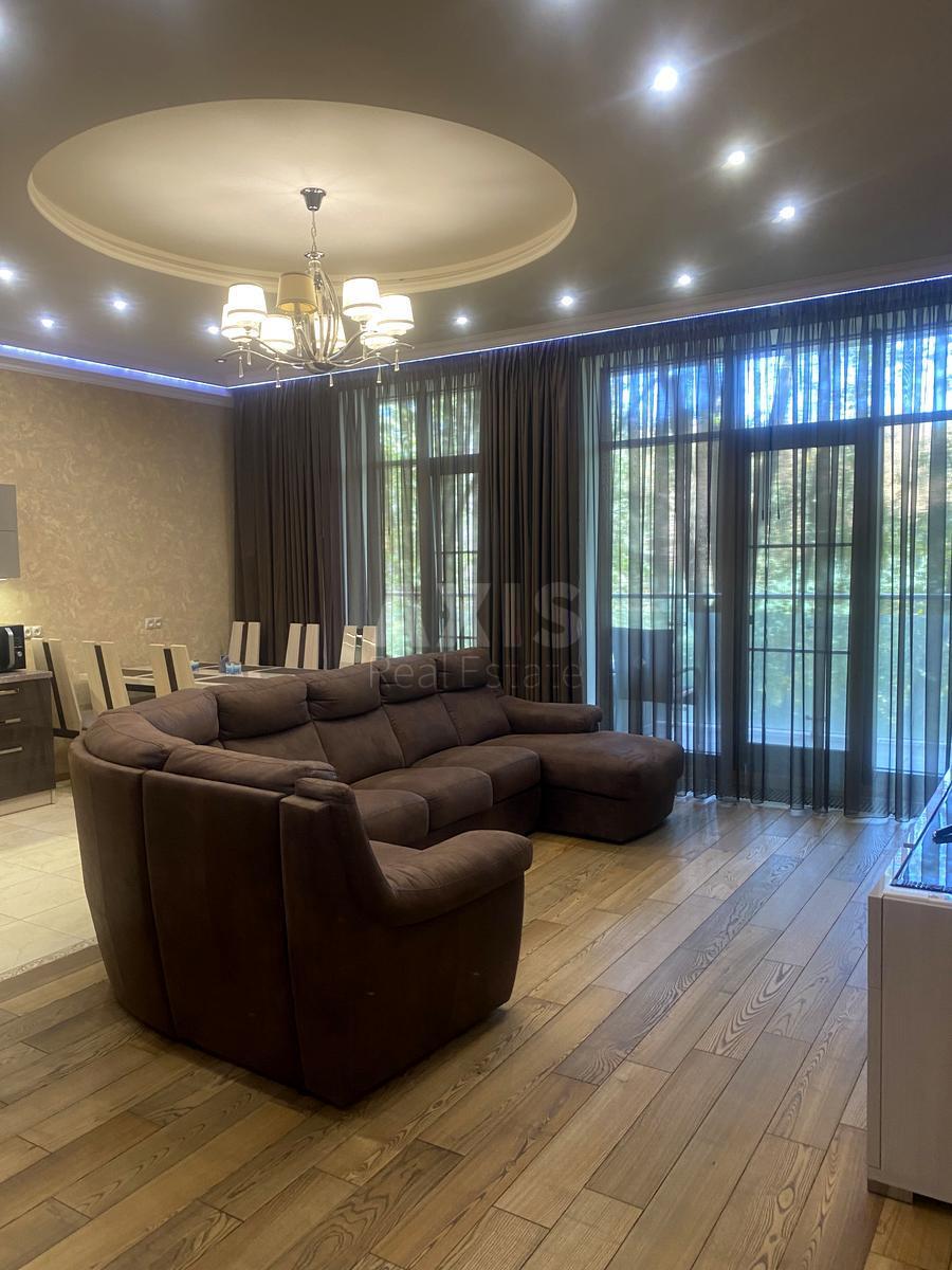 2k apartment pr-t Berestejskij 42631910