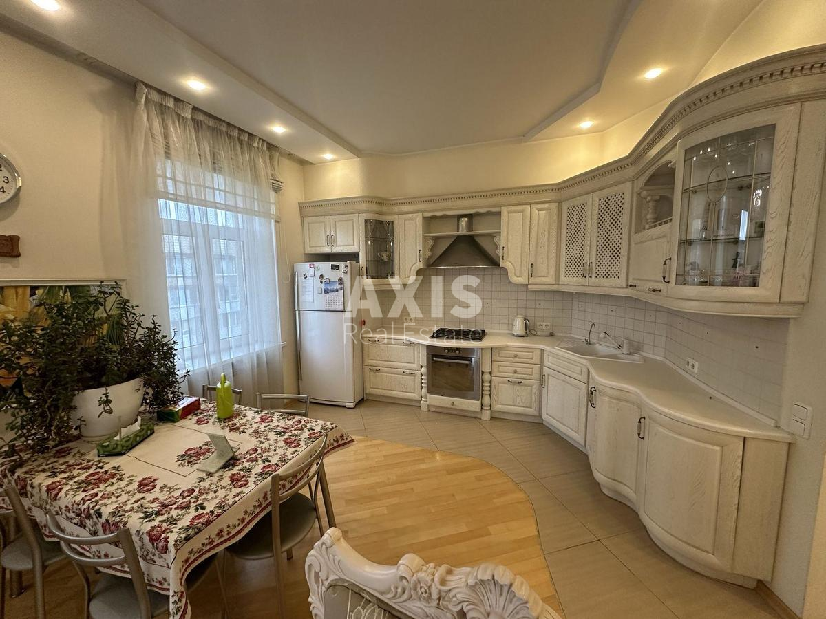 4k apartment vul. Shovkovychna 32/341