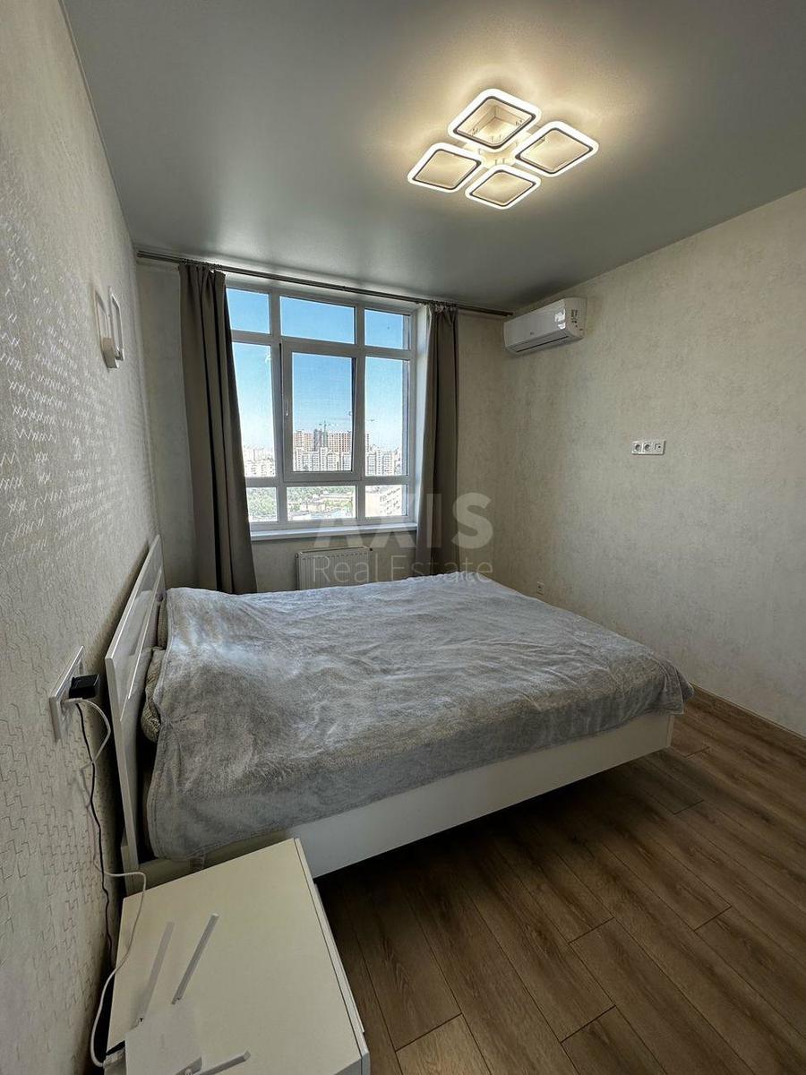 1k apartment vul. Berezhans'ka 150