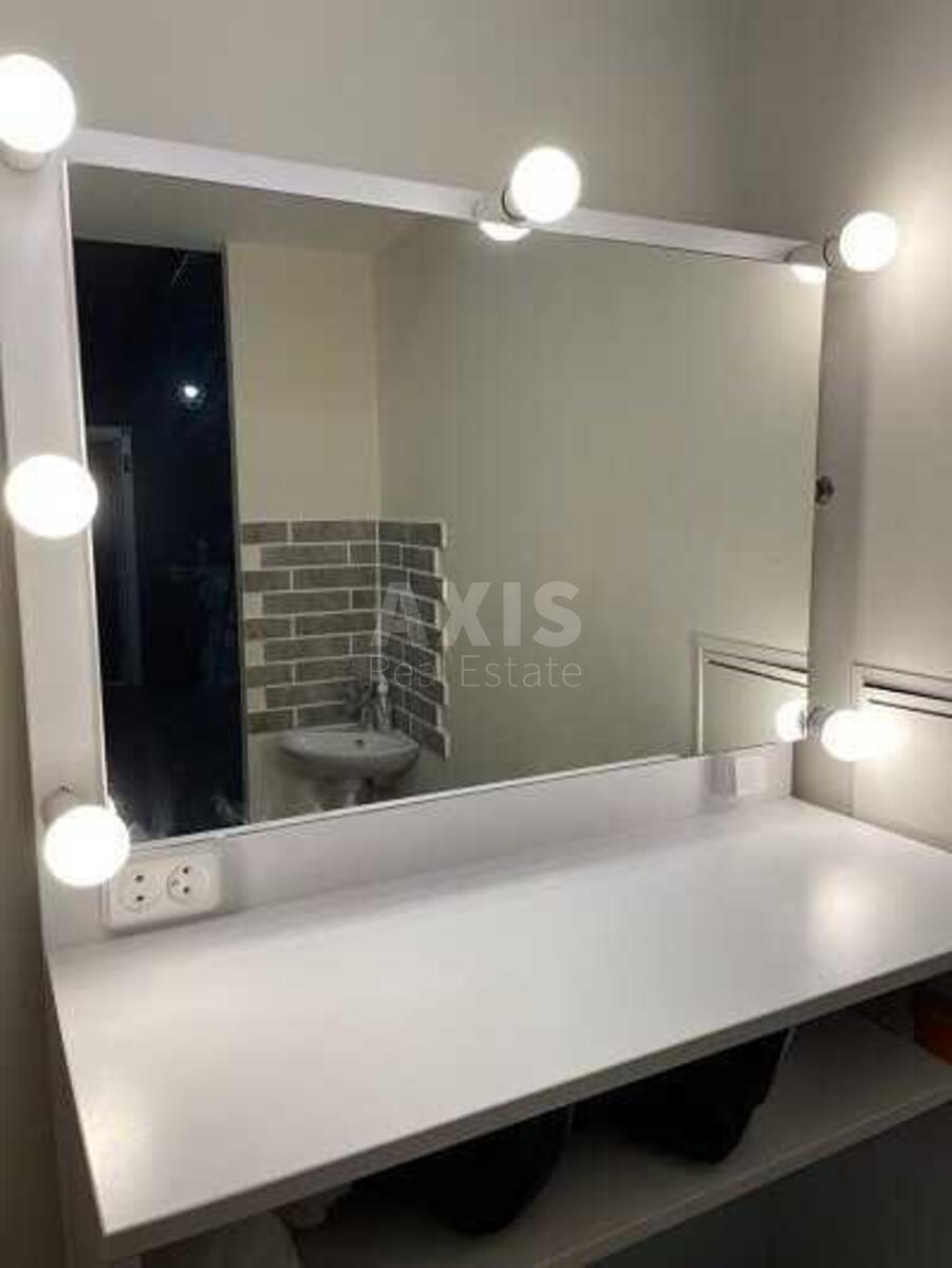 Office vul. Kyrylivs'ka 31В, 107m23