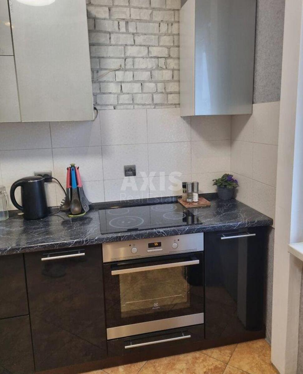 2k apartment vul. Lavruhina Mykoly 81