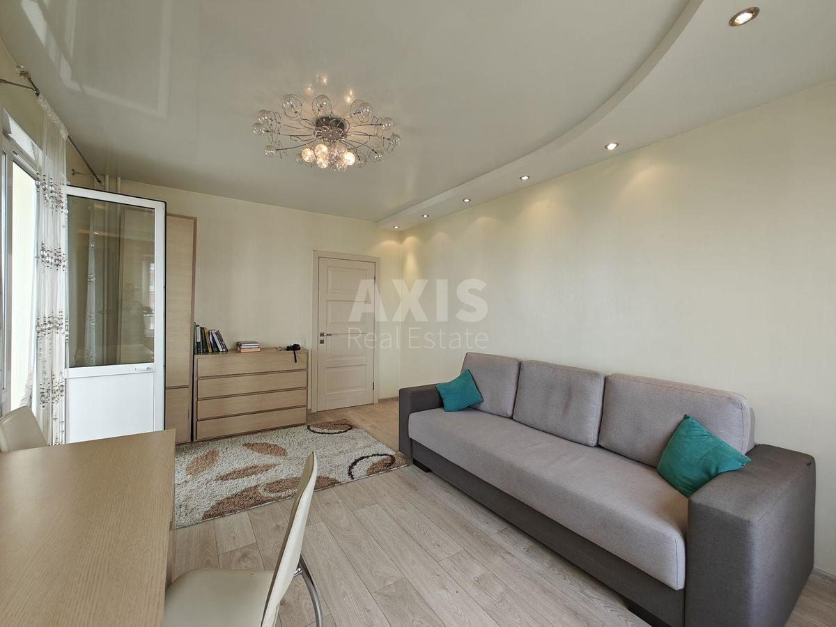 2k apartment vul. Krakivs'ka 13В1