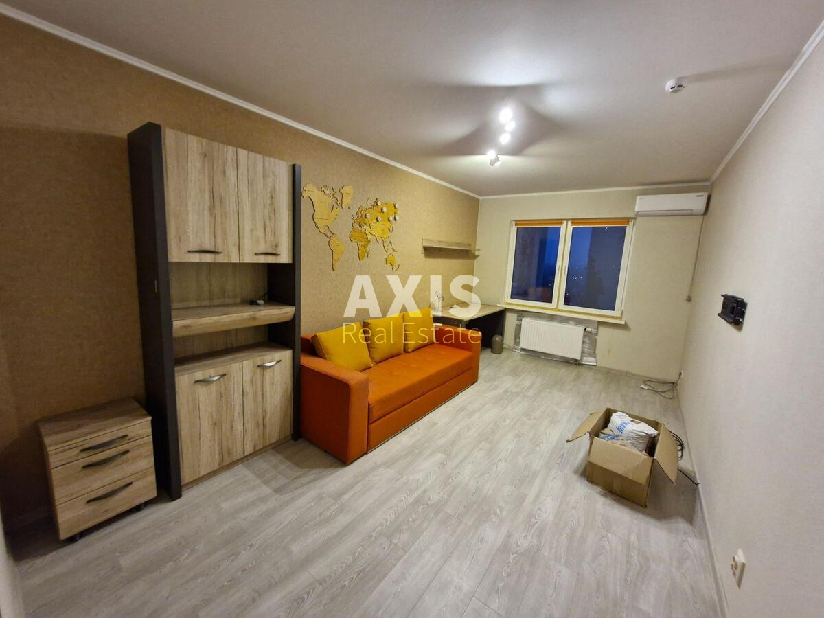 1k apartment vul. Rusovoi' Sofii' 31