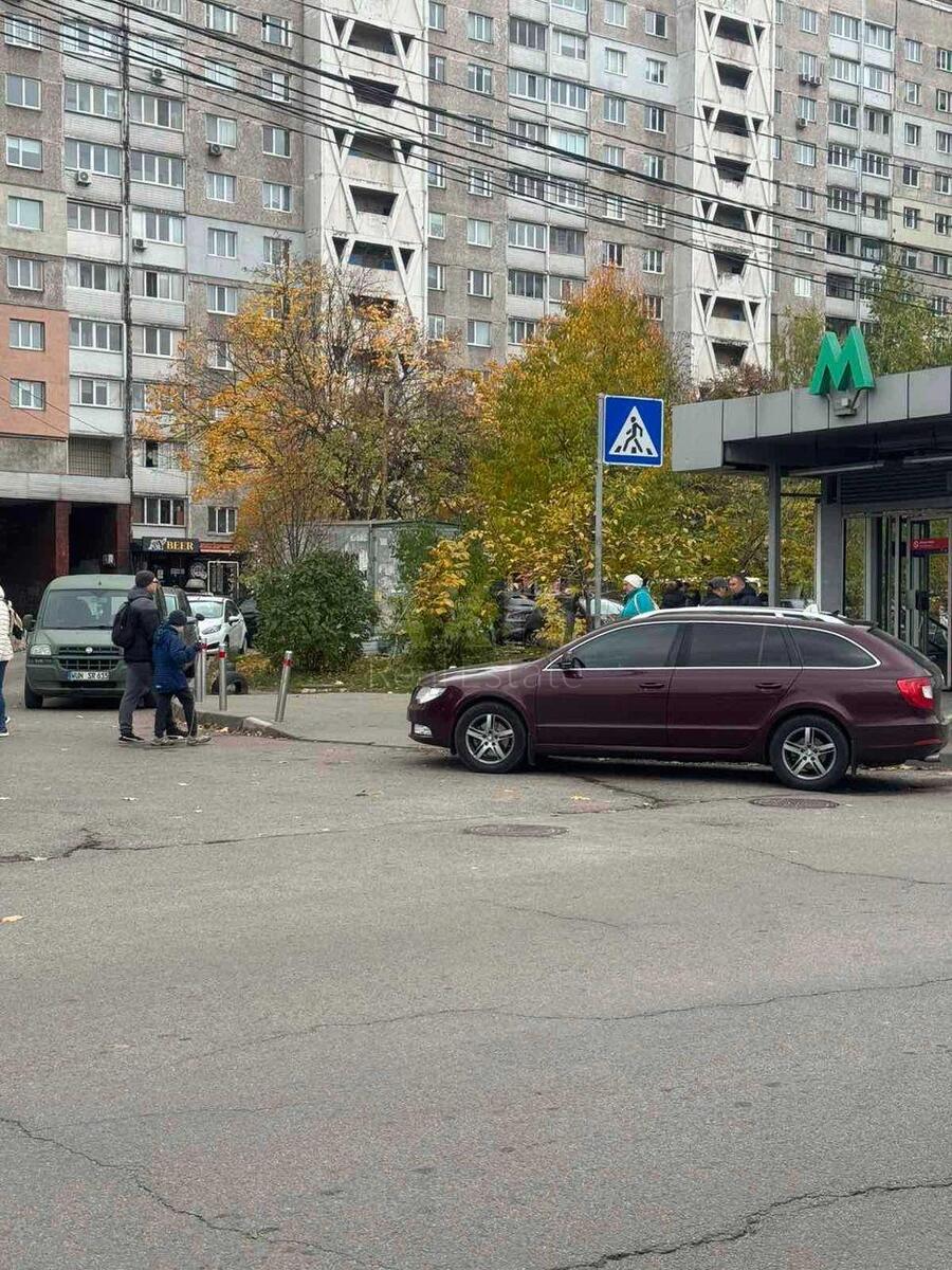 Trade object pr-t Glushkova Akademika 27, 40m2607722