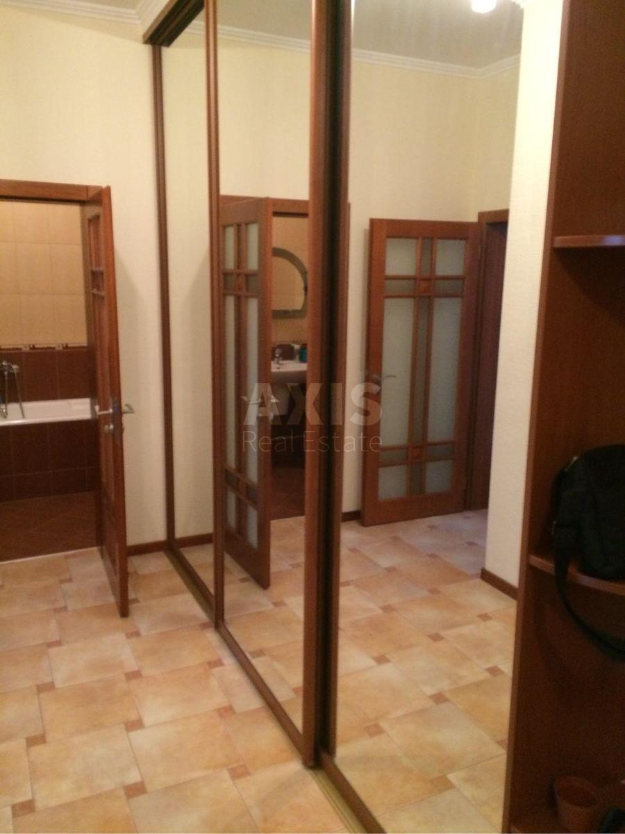 2k apartment vul. Dmytrivs'ka 693