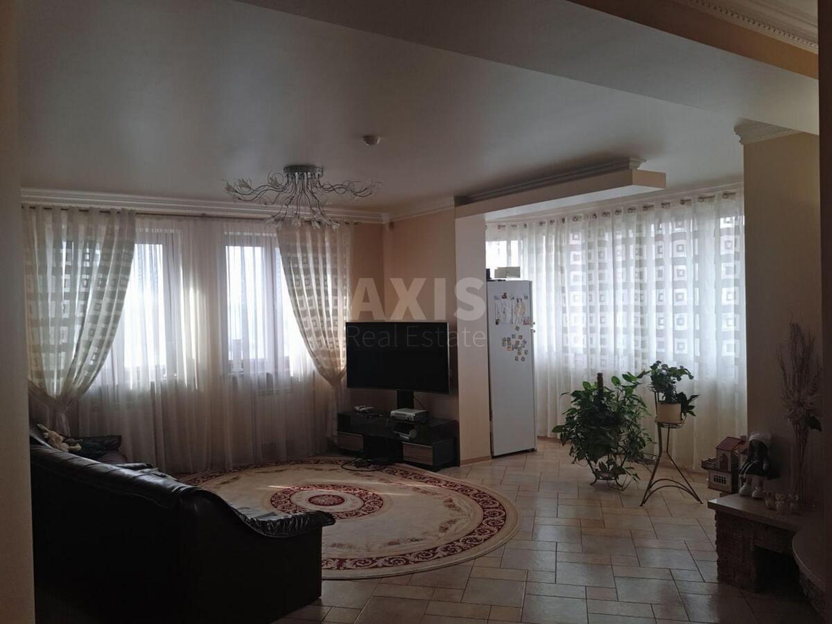 5к квартира ул. Ахматовой Анны 13608444