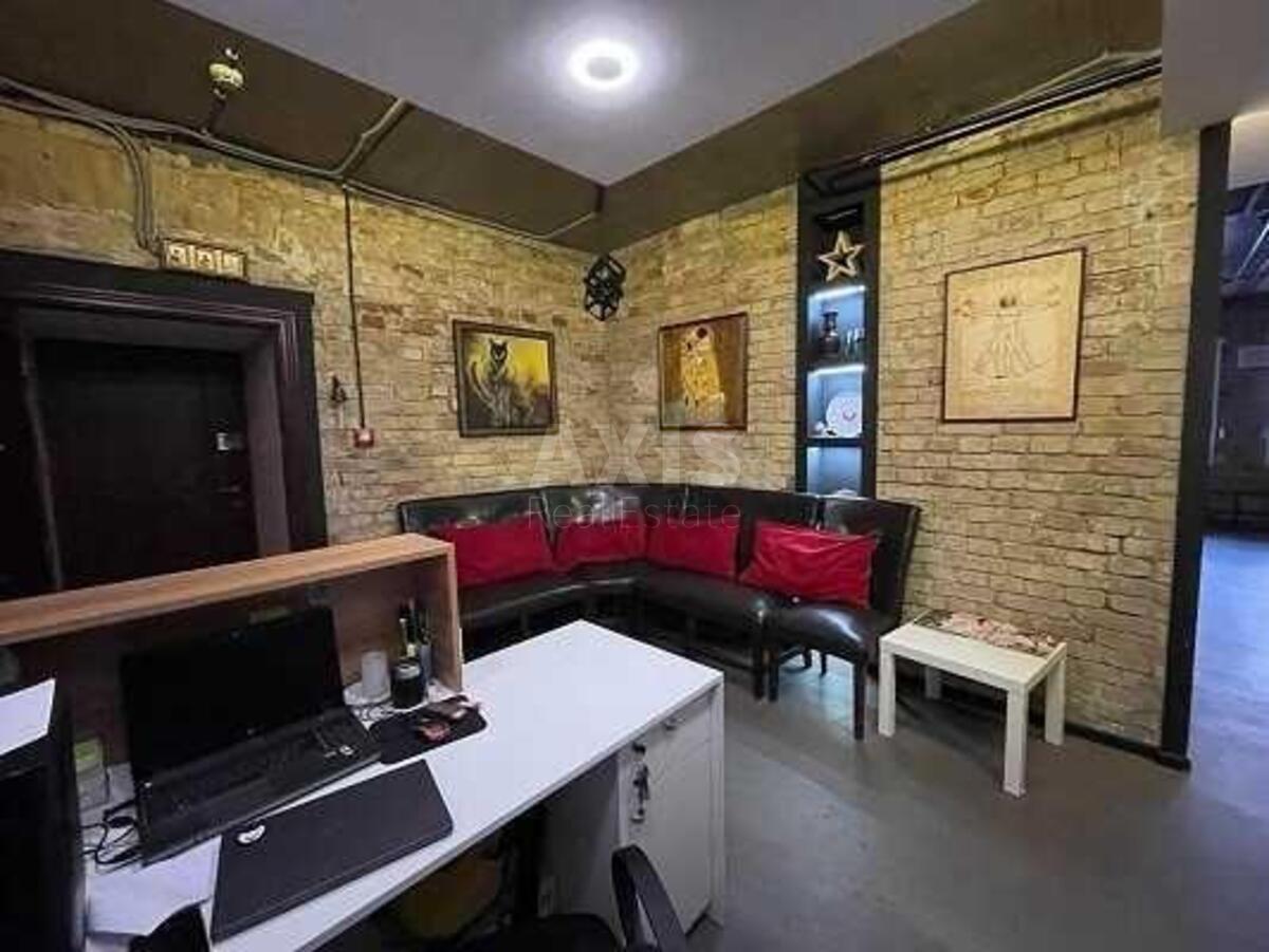 Office vul. Kyrylivs'ka 31В, 107m20