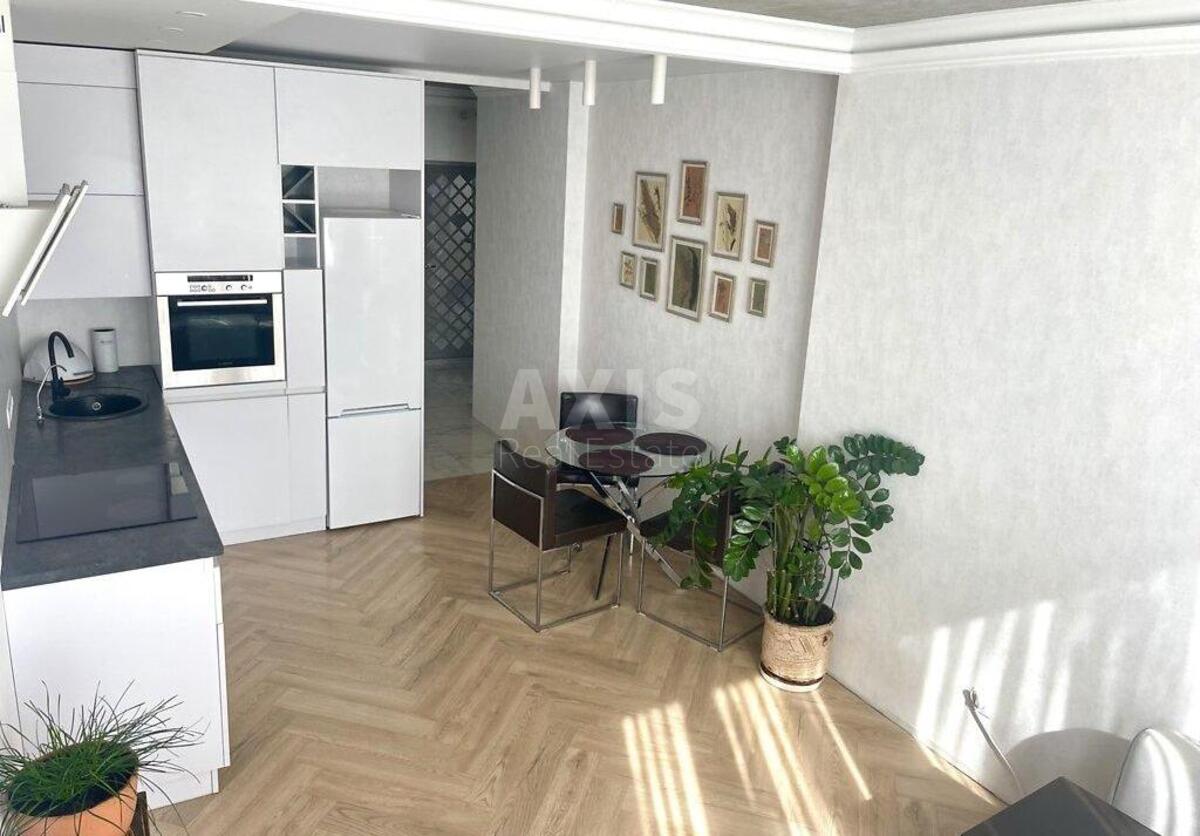 1k apartment vul. Mykil's'ko-Slobids'ka 8