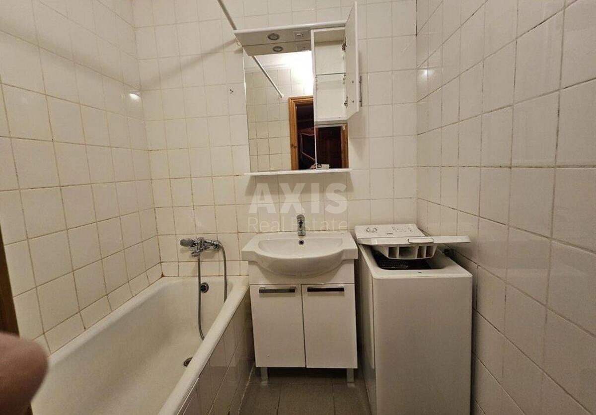 1k apartment pl. Peremogy 89А4