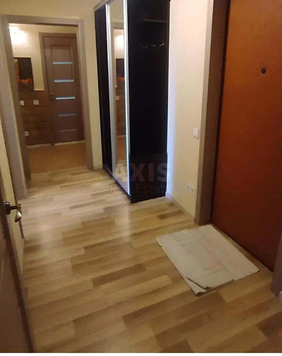 2k apartment vul. Sribnokil's'ka 87