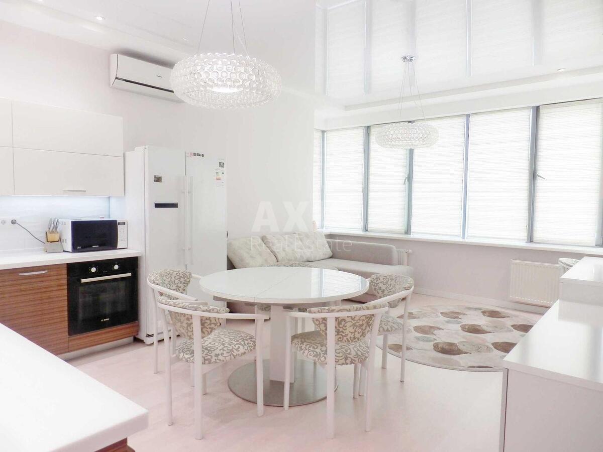 1k apartment vul. Ahmatovoi' Anny 47
