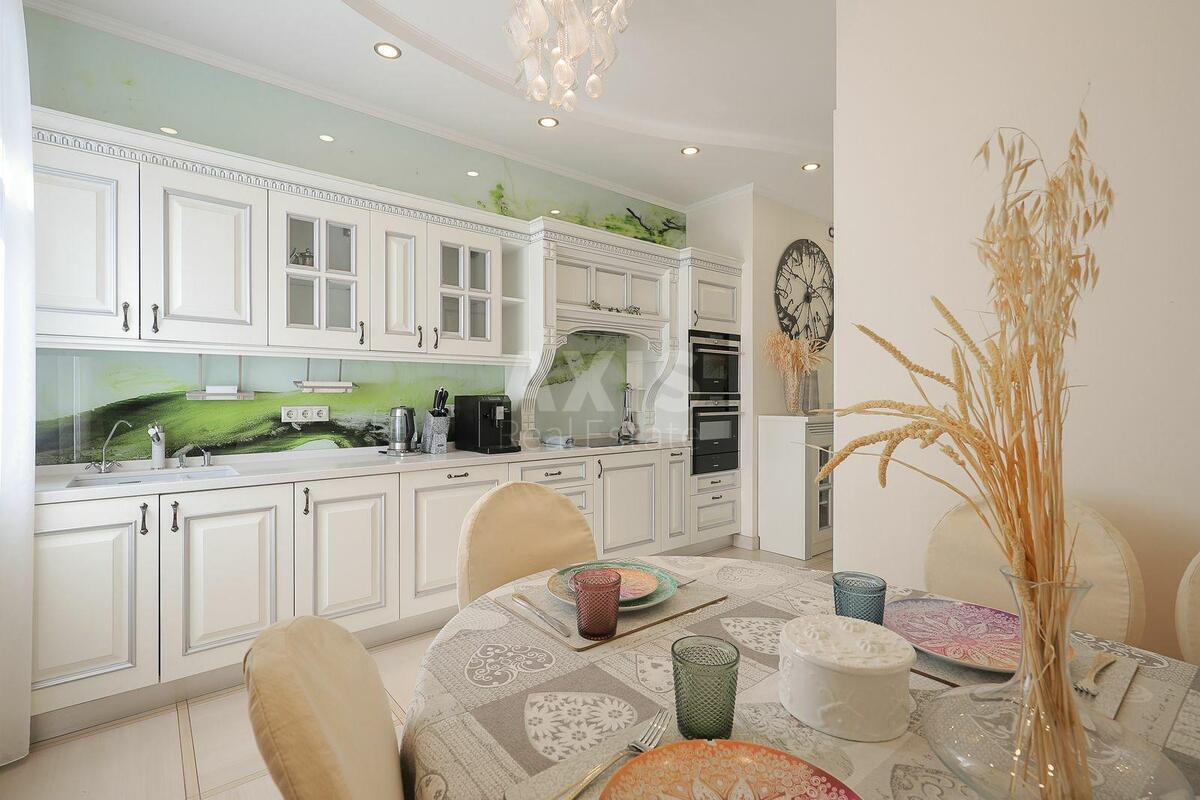 3k apartment vul. Jevgena Konoval'cja 32А4