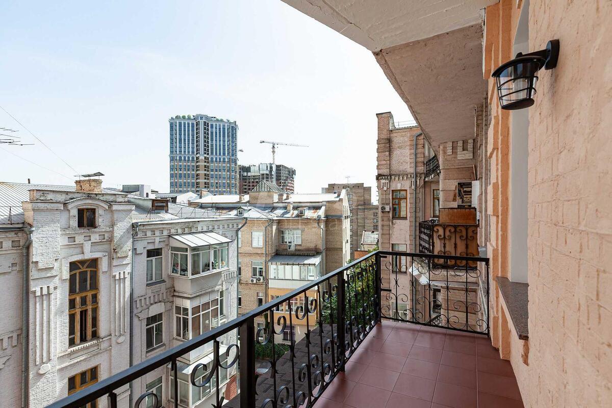 4k apartment vul. Volodymyrs'ka 81А12