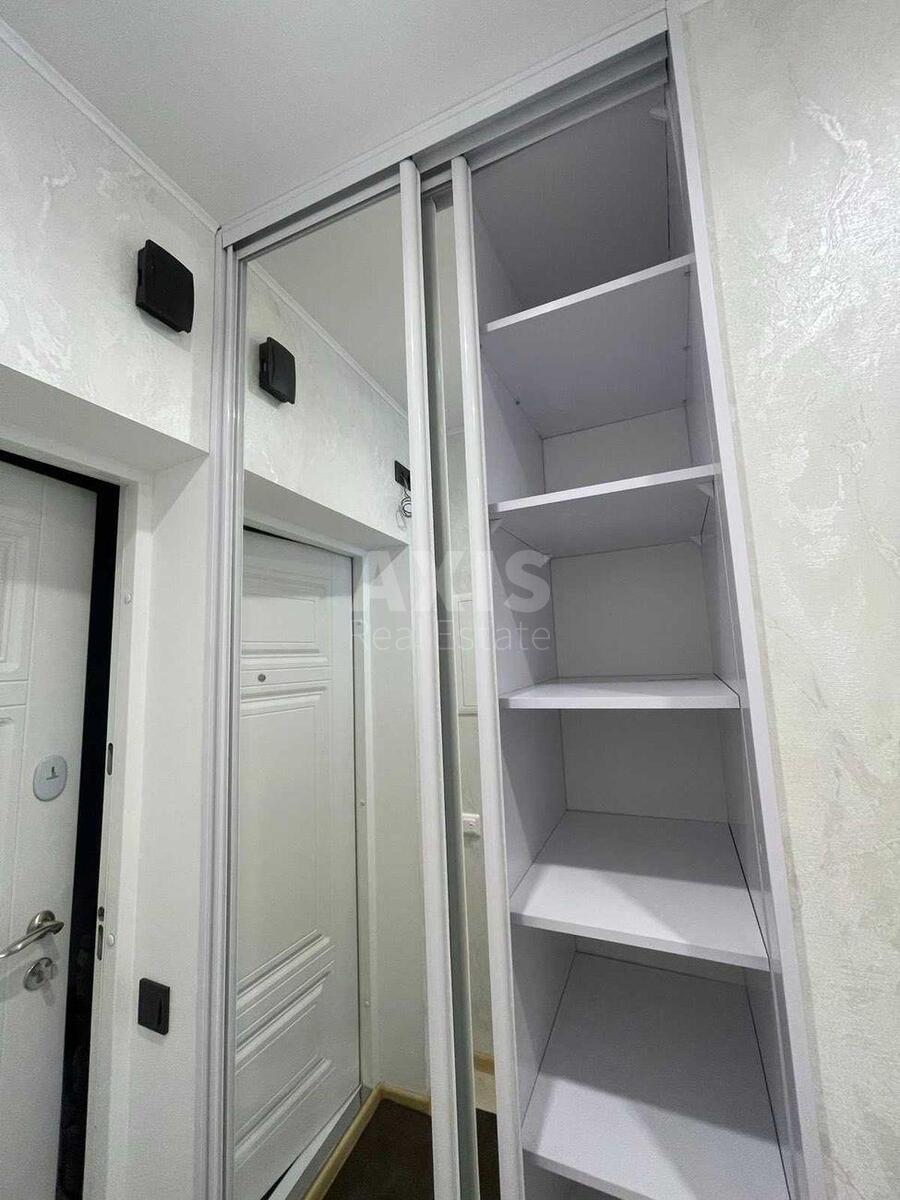 1k apartment vul. Glybochyc'ka 13571388