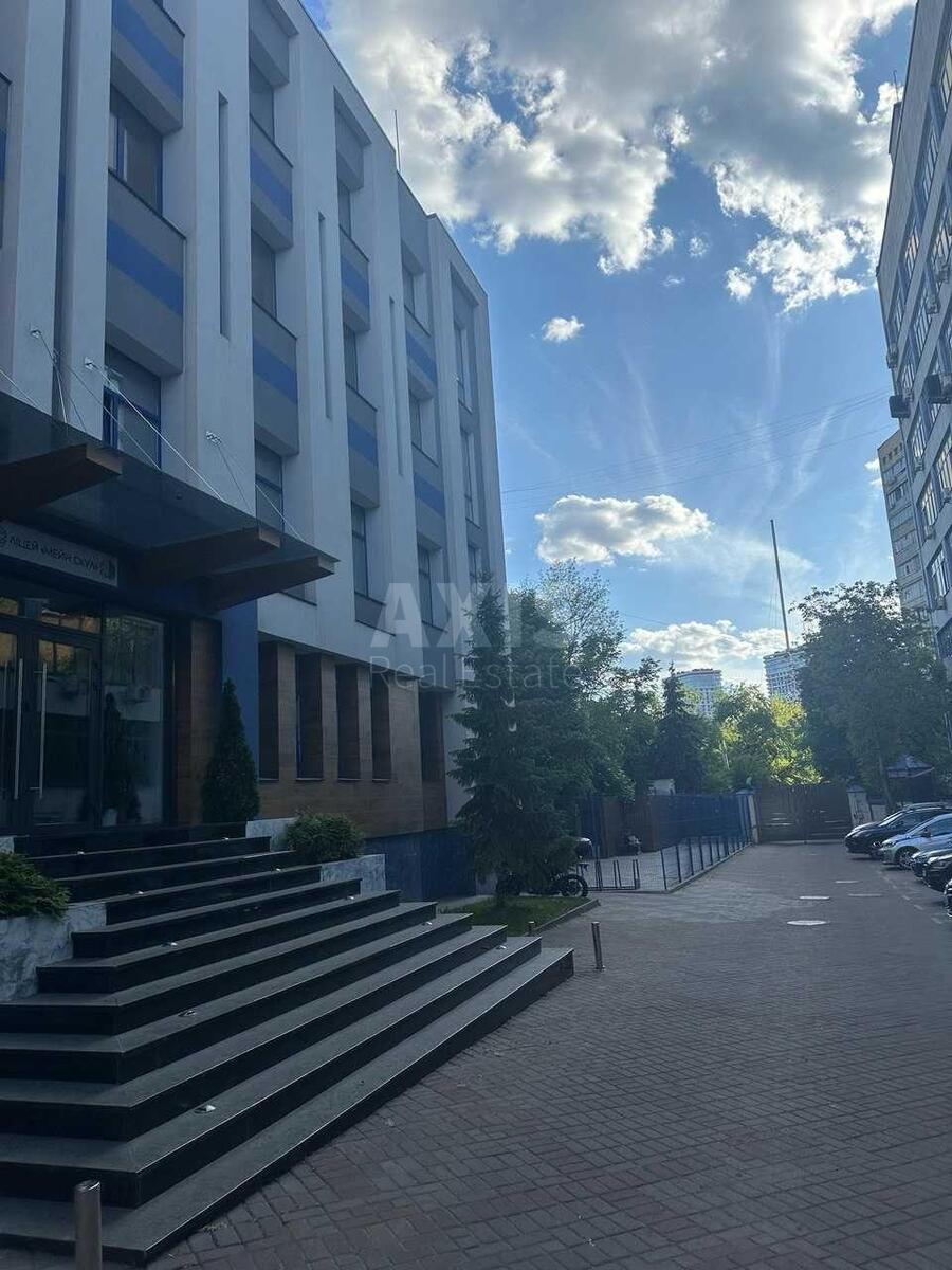 Office vul. Golosii'vs'ka 17, 159m211