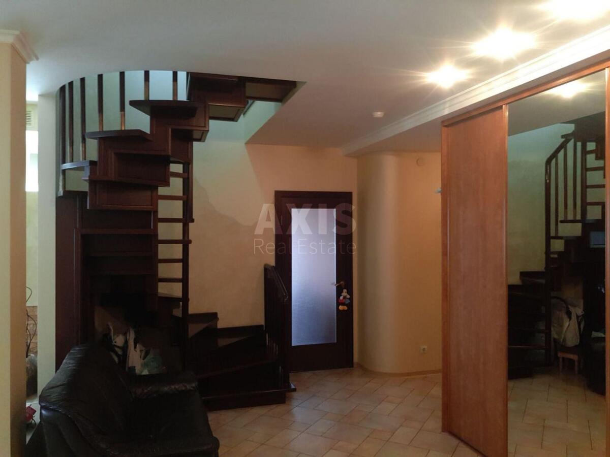 5к квартира ул. Ахматовой Анны 13608445