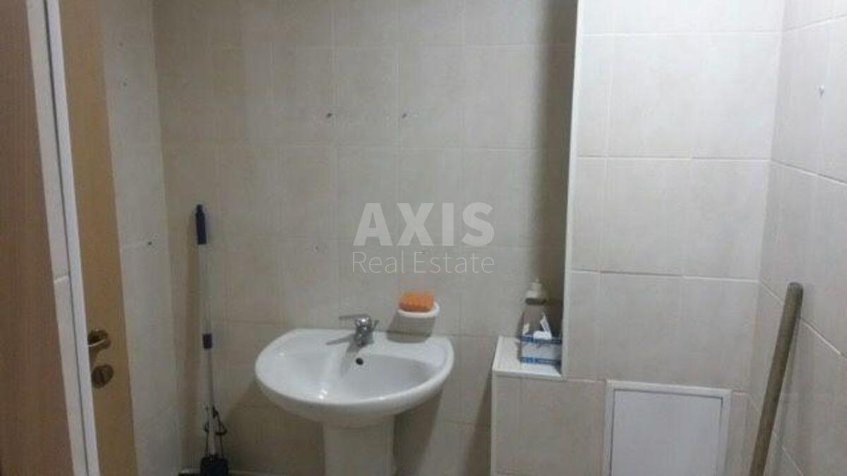 Office vul. Dmytrivs'ka 69, 300m24