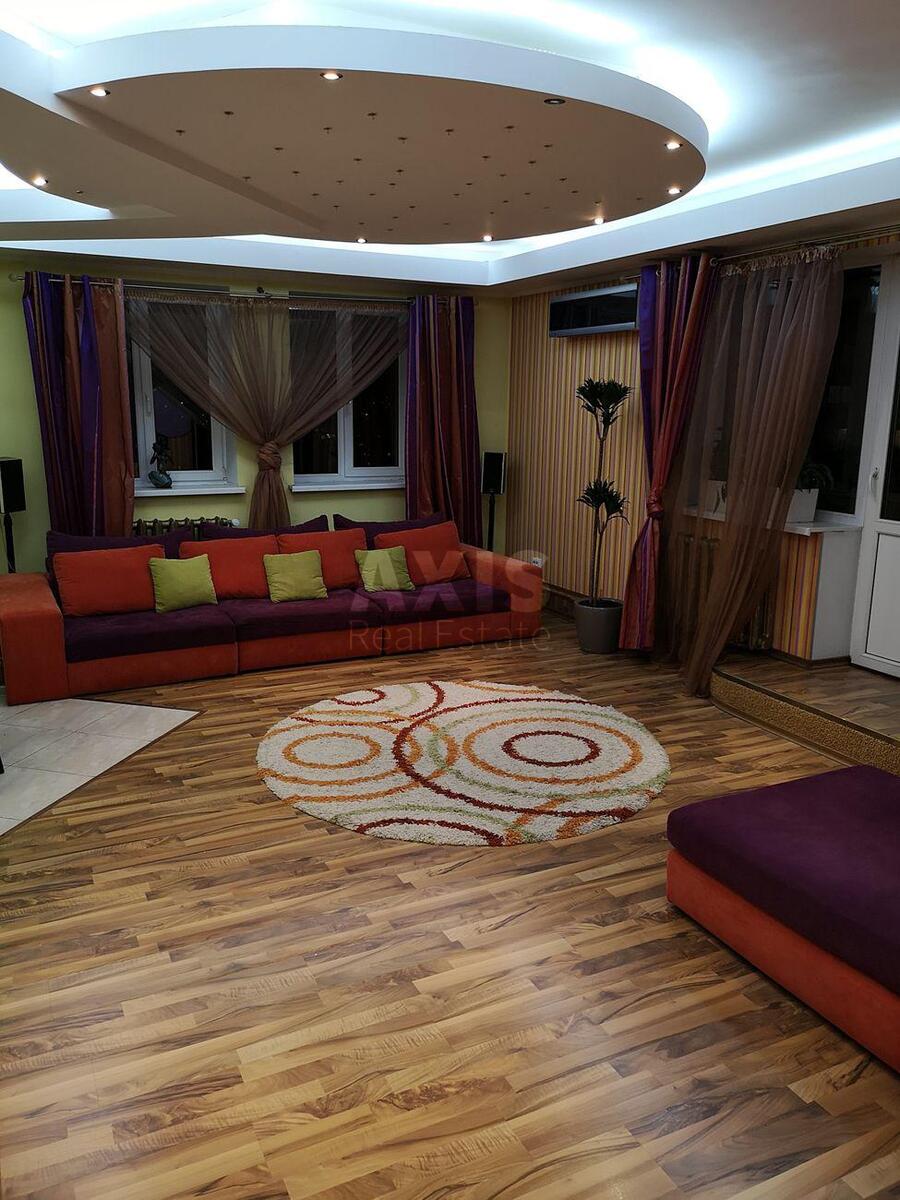3k apartment vul. Ahmatovoi' Anny 130