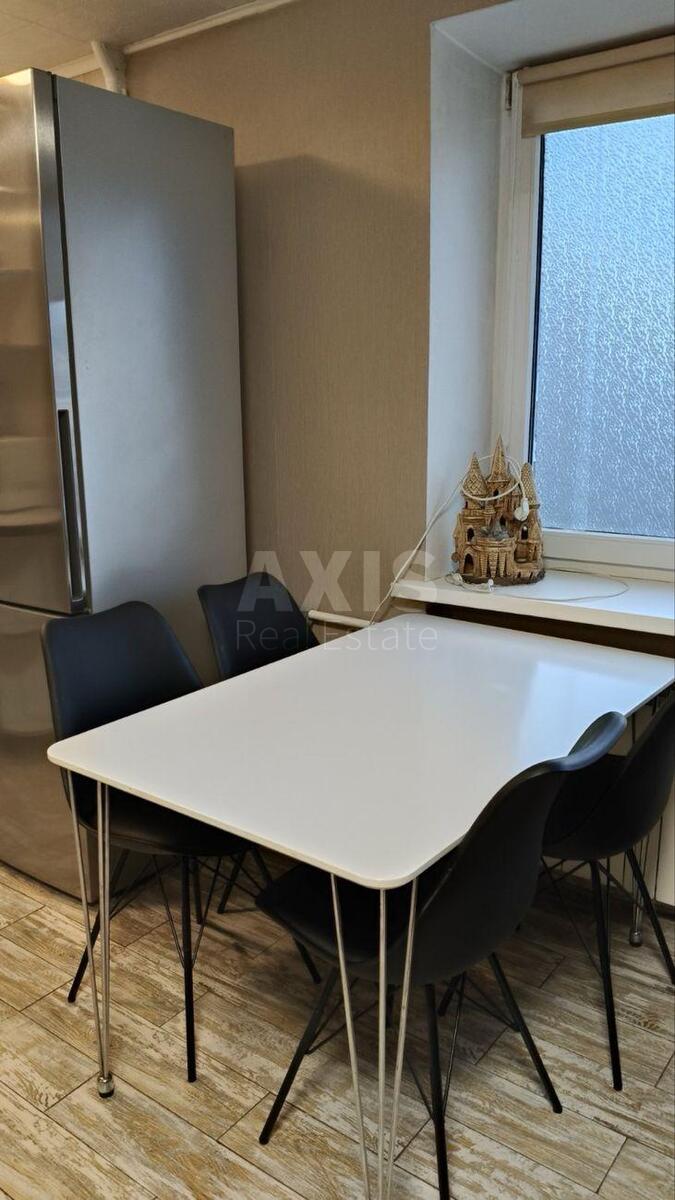 2k apartment pr-t Berestejskij 12619945