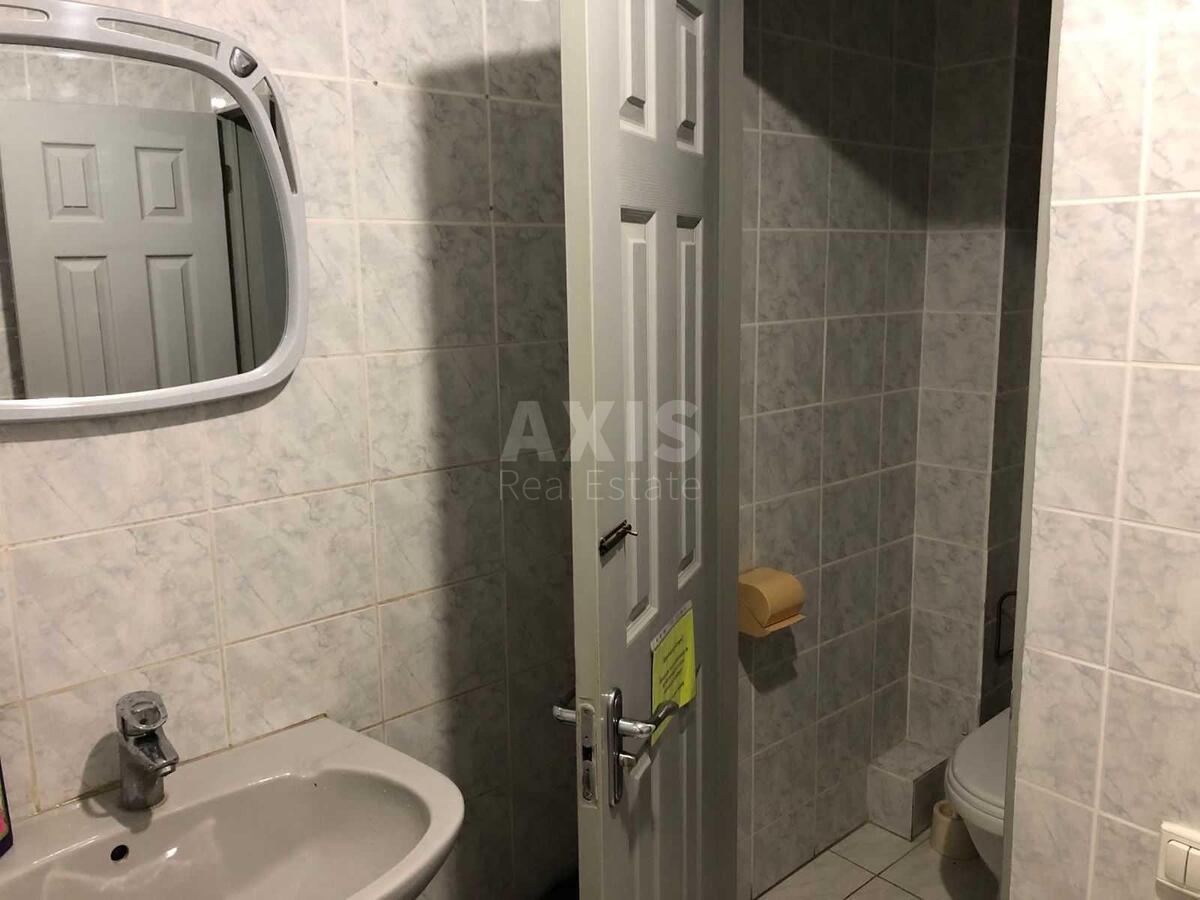 Office vul. Velyka Vasyl'kivs'ka 77, 210m25