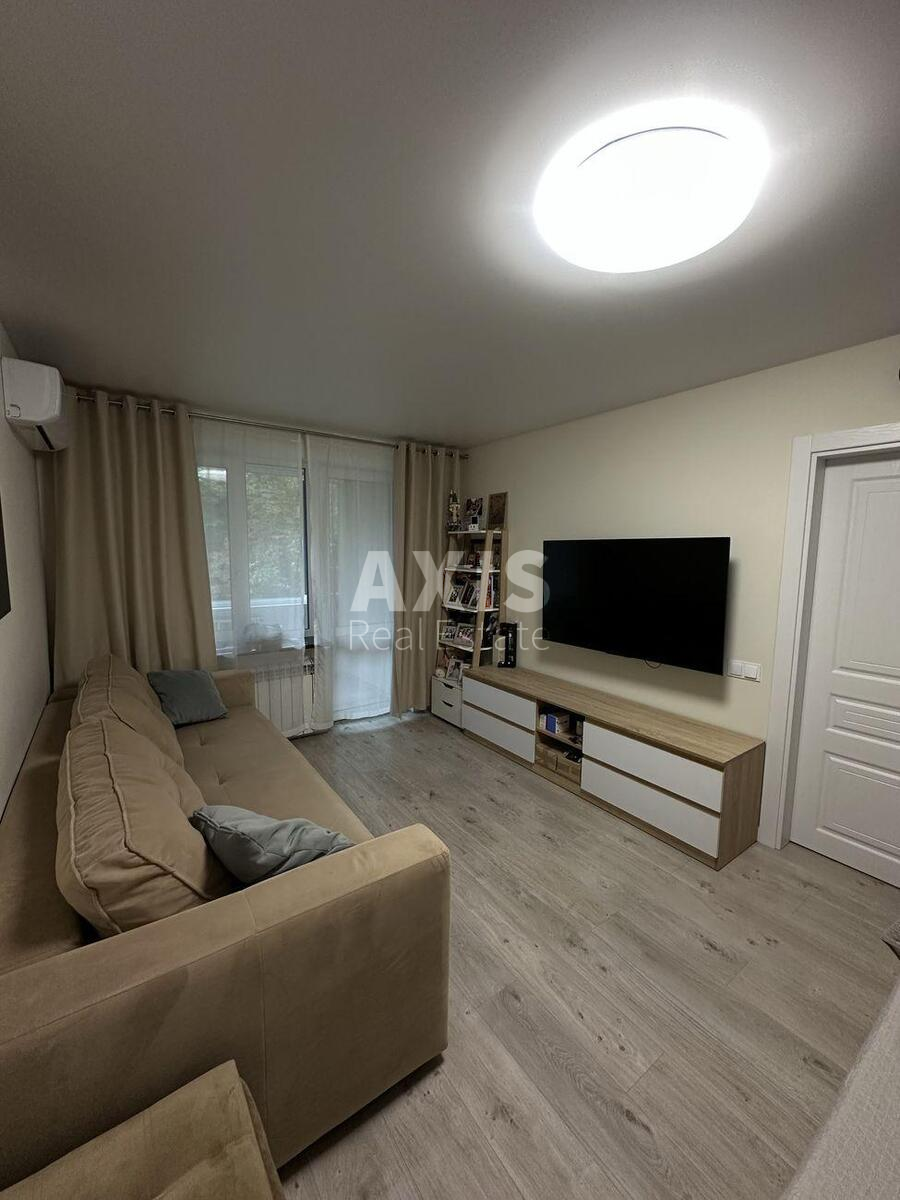 2k apartment vul. Oleha Mudraka 41630614