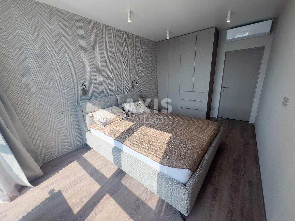 1k apartment nab. Dniprovs'ka 15Ж4