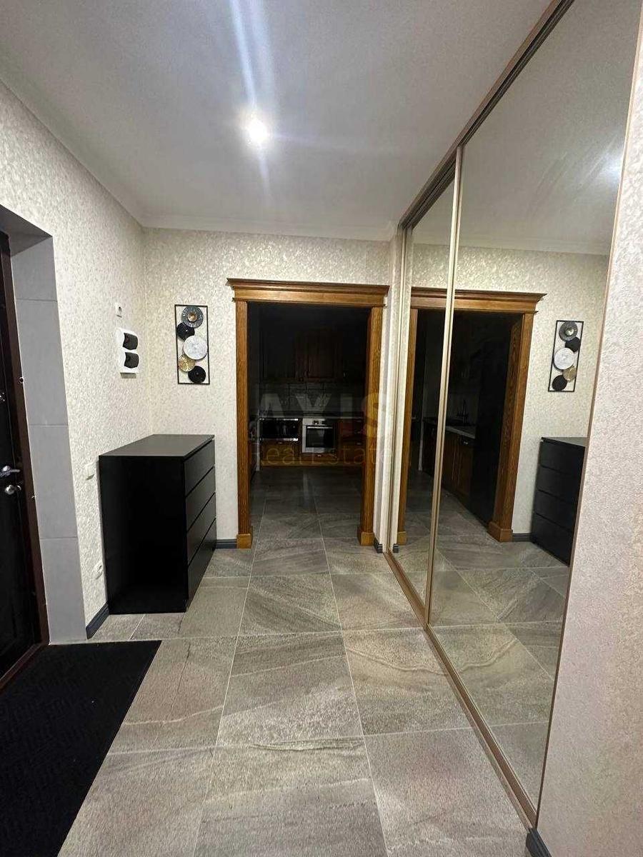 3k apartment vul. Osokors'ka 2А10