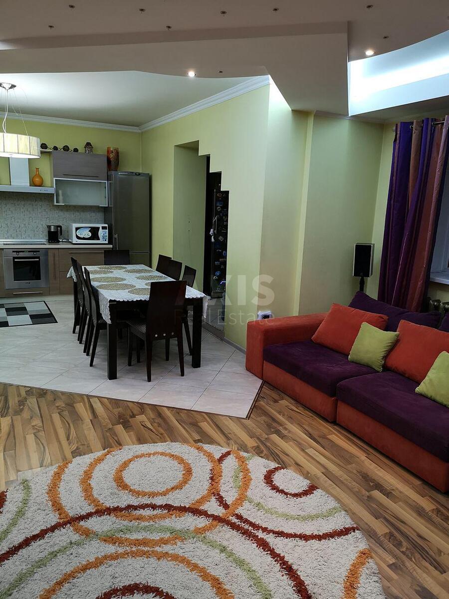 3k apartment vul. Ahmatovoi' Anny 131
