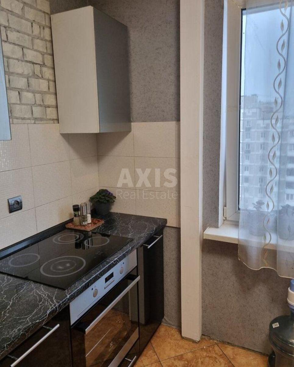 2k apartment vul. Lavruhina Mykoly 80