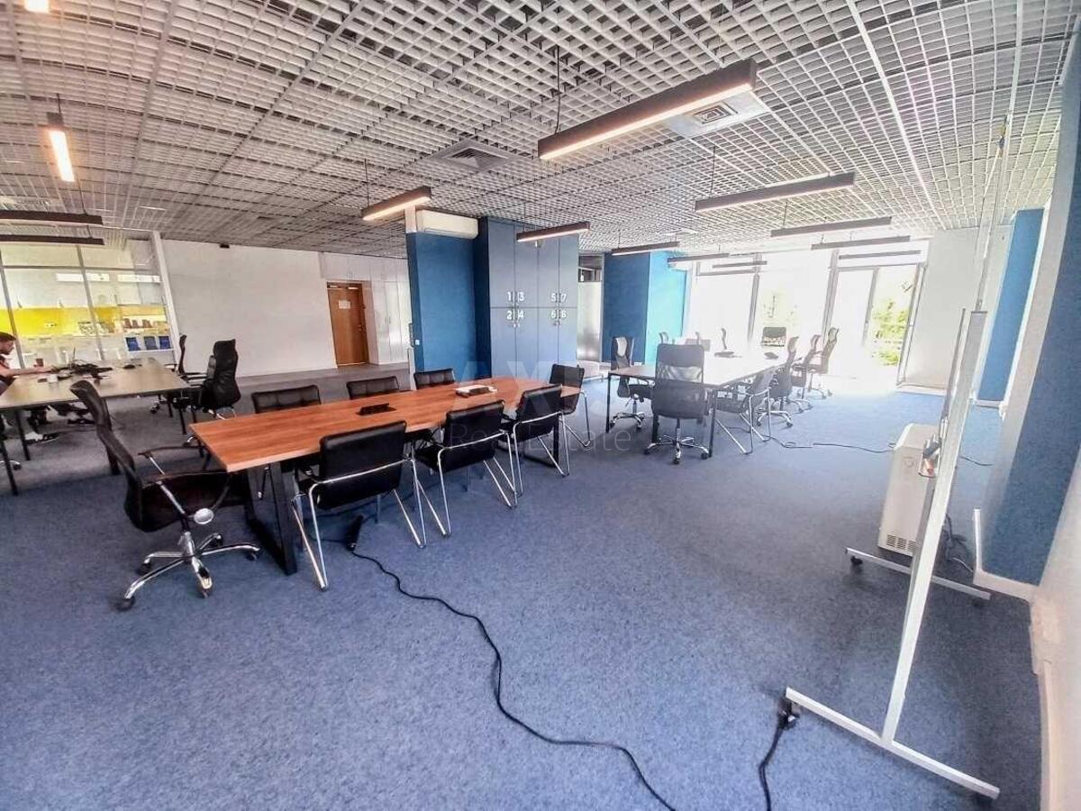 Office vul. Kryvoriz'ka 11, 170m21