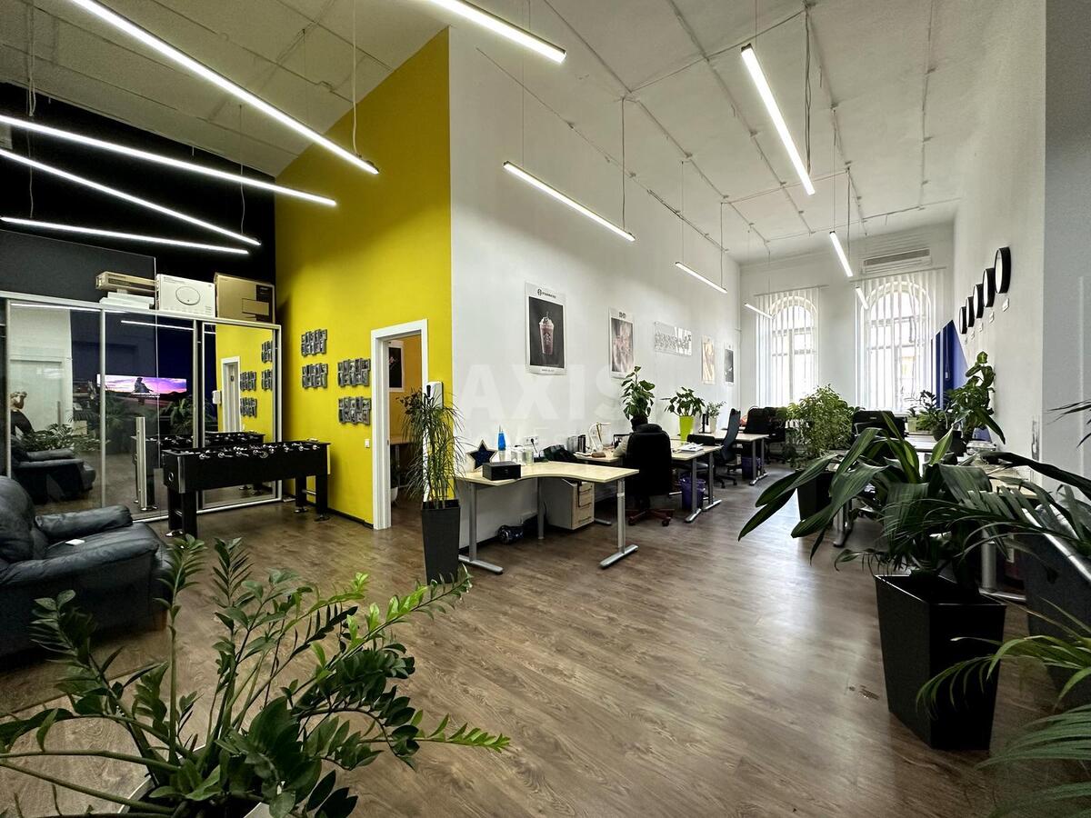 Office vul. Volodymyrs'ka 10, 135m263597